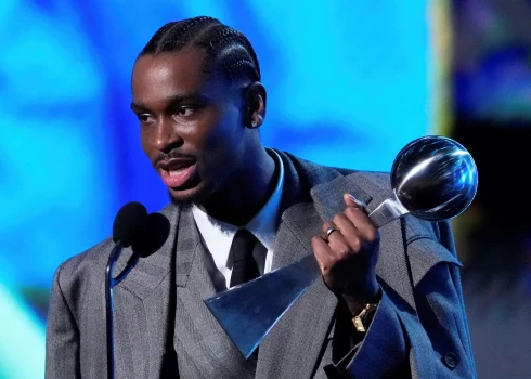 Kanādietis Šejs Gildžess-Aleksandrs aizvadījis lielisku sezonu, par ko turpina saņemt dažādas atzinības.