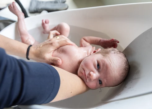 Pasaulē jau nākuši 8 ģenētiski modificēti bērniņi, kuriem ir trīs cilvēku DNS.