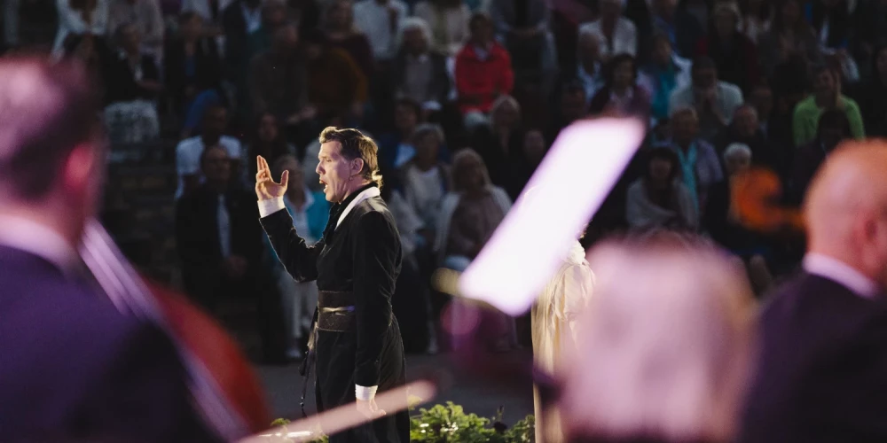 Nauris Indzeris Starptautiskajā operetes festivālā Ikšķiles estrādē  2024. gada 3. augustā.
