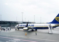 Nosauktas trīs sliktākās aviokompānijas Eiropā – divas no tām lido no Rīgas
