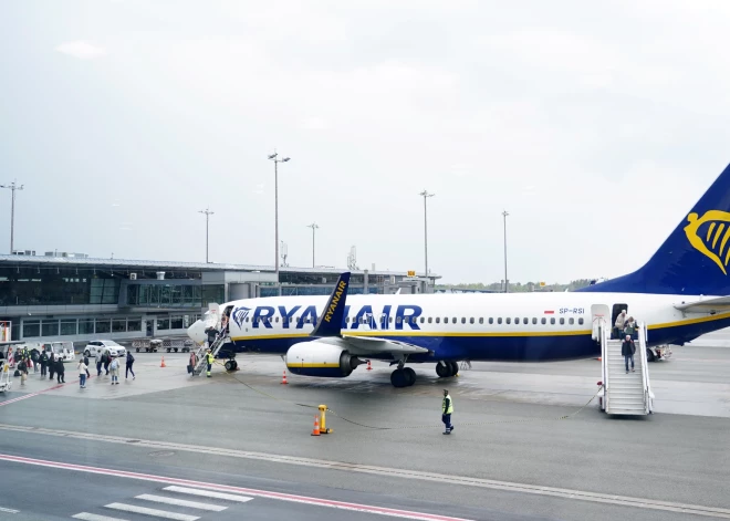 Nosauktas trīs sliktākās aviokompānijas Eiropā – divas no tām lido no Rīgas