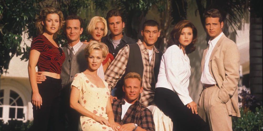 Seriāls "Beverlihilsa, 90210" tika pārraidīts vairāk nekā 100 valstīs, tostarp Latvijā.