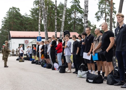 Militārajā bāzē “Ādaži” tiek sagaidīti valsts aizsardzības dienesta 2024. gada jūlija iesaukuma karavīri.