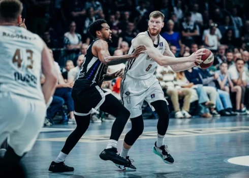 Dāvis Bertāns (ar bumbu) aizvadījis produktīvu pirmo sezonu jaunā kluba rindās.