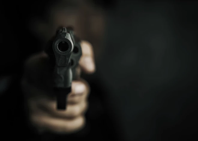 Čerņihivas poligonā kursants nošauj divus instruktorus. Slepkava jau agrāk esot gribējis pārbēgt pie ienaidnieka
