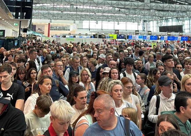 Prāgas lidostā policija meklē iespējamās sprāgstvielas, kamēr daudzi ļaudis spiesti gaidīt