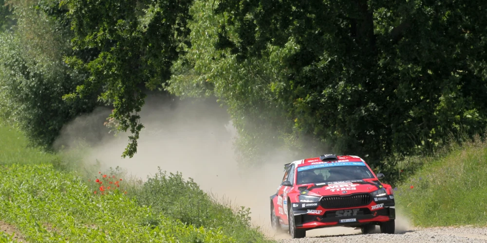 Latvijas rallija ekipāža ar pilotu Mārtiņu Sesku un stūrmani Renāru Franci