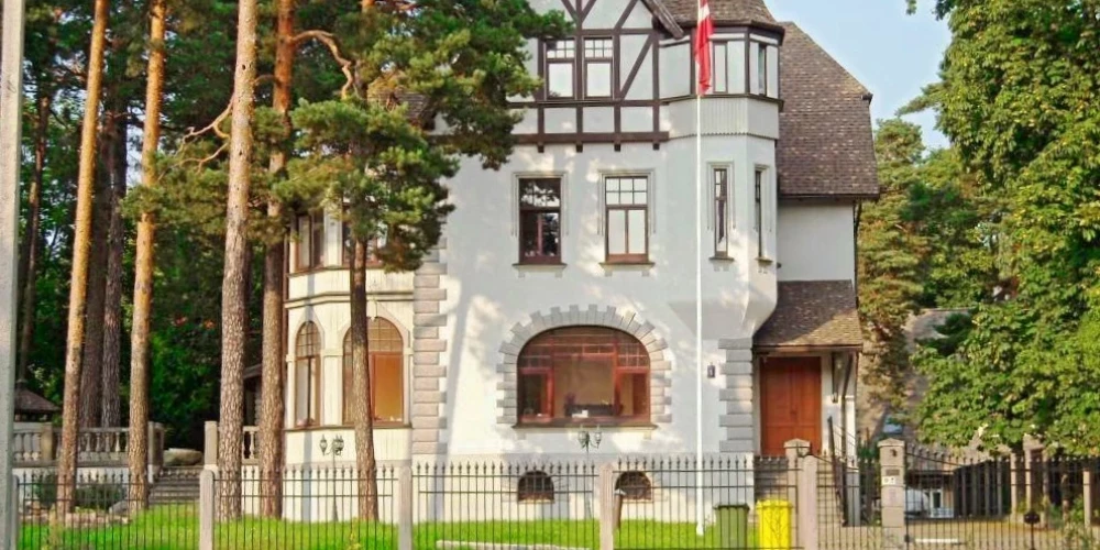 Izsolē izlikta pirms vairāk nekā 120 gadiem būvētā viena no Mežaparka “vizītkartēm” – savrupnams jeb “Villa Agthe” Sudraba Edžus ielā 1.