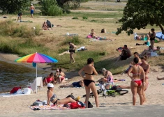 Sākusies īsta peldsezona – Rīgas ūdeņos temperatūra sasniegusi vairāk nekā +20 grādus