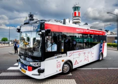 Bez šofera pie stūres — Nīderlandē startē pirmais pašbraucošais autobuss