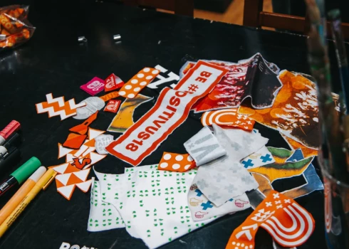 Positivus atsakas no auduma aprocēm.