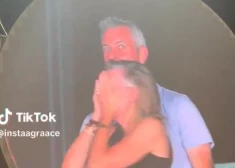 Cilvēki smej par “Coldplay” koncertā pieķerto mīlnieku misēkli, taču “Ryanair” visiem parāda, kurš ir interneta joku karalis