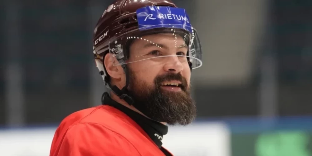 Kaspars Daugaviņš atklāti stāsta par naudu hokejista karjerā. 