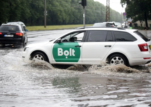 Vai "Bolt" darbojas ārpus likuma? Vietējie pārvadātāji prasa taisnīgumu.