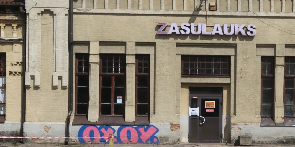 1912. gadā celtās Zasulauka stacijas telpu kopplatība ir vairāk nekā 1300 kvadrātmetru, un dzelzceļam tik daudz nevajag.