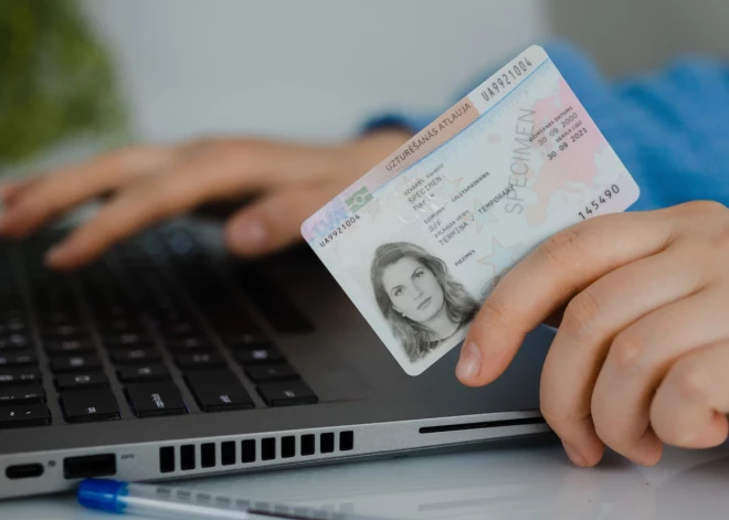 Beidzies uzturēšanās atļauju termiņš 841 Krievijas pilsonim Latvijā