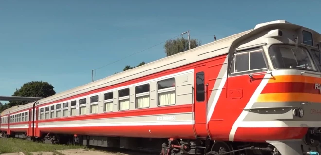 Поезд остается в Латвии и переходит в собственность государственного предприятия.