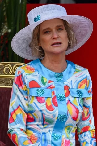 Beļģijas princese Delfīne uzskata, ka princis Harijs smagi cieta pēc viņa mammas, princeses Diānas, traģiskās bojāejas.