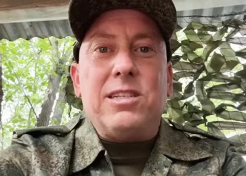 Kad amerikānis Dereks Hafmans pārcēlās uz dzīvi Krievijā, viņam tika solīts, ka uz Ukrainas fronti nebūs jādodas.