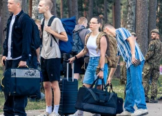 FOTO: Valsts aizsardzības dienestu uzsākuši jaunieši no visas Latvijas. Viņu vidū arī 24 daiļā dzimuma pārstāves