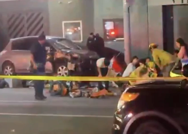 Holivudā cilvēku pūlī ietriekusies mašīna. Ievainoti vismaz 30 cilvēki