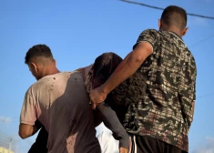 Vismaz 32 palestīnieši nogalināti pie humānās palīdzības izsniegšanas punktiem Gazas dienvidos