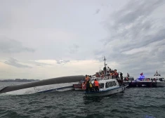 Во Вьетнаме перевернулась яхта с туристами: более 30 погибших, в том числе дети