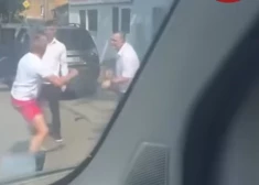 VIDEO: domstarpības uz ceļa Bolderājā pāraug kautiņā
