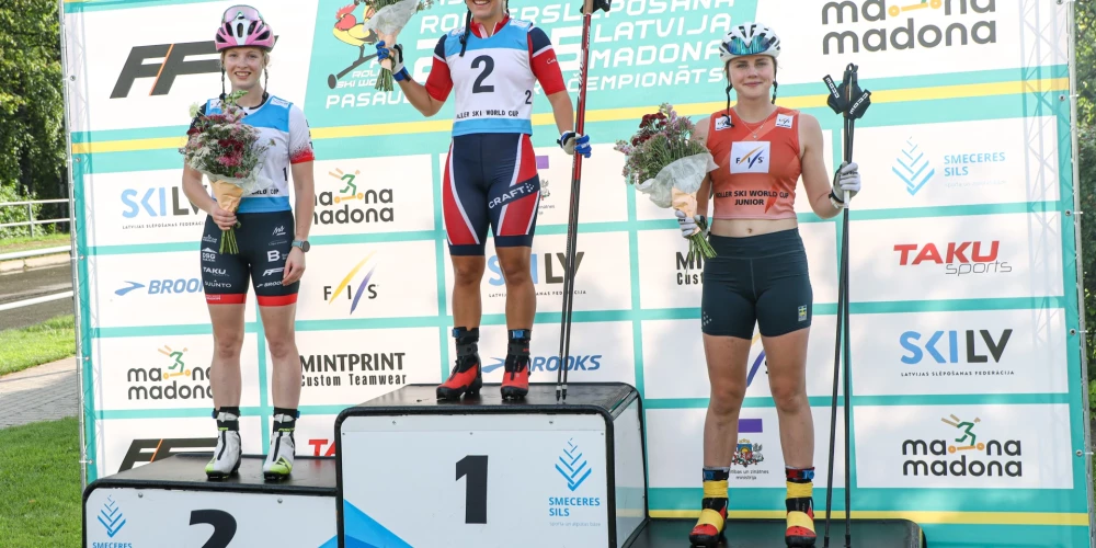  Supersprintā rollerslēpošanas Pasaules kausa posmā mājinieki izcīna trīs medaļas.