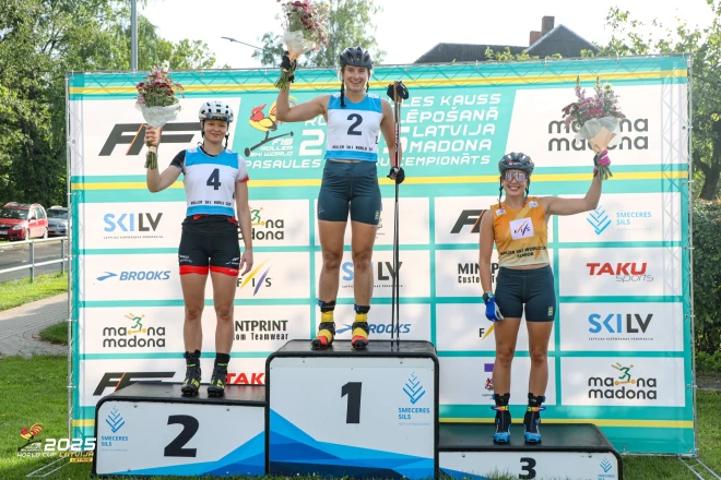 Supersprintā rollerslēpošanas Pasaules kausa posmā mājinieki izcīna trīs medaļas.