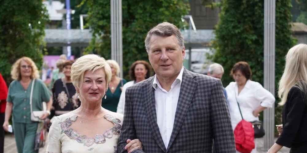 Koncertu apmeklēja arī Latvijas bijušais prezidents un Latvijas Basketbola savienības tagadējais prezidents Raimonds Vējonis ar sievu Ivetu.