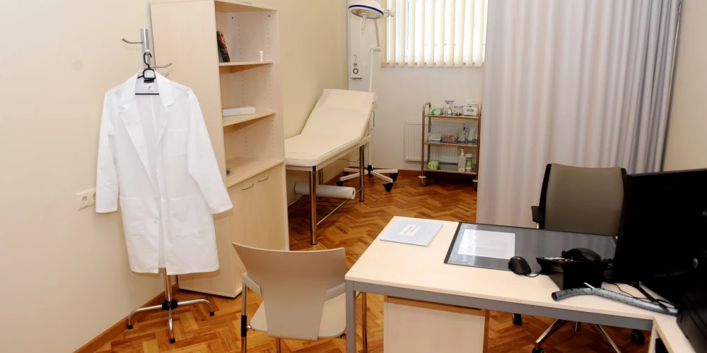 Slimības pabalstu izmaksas šogad piecos mēnešos augušas līdz 153 miljoniem eiro.