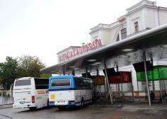 “Liepājas autobusu parks” šoferu trūkuma dēļ svētdien atceļ 14 reisus