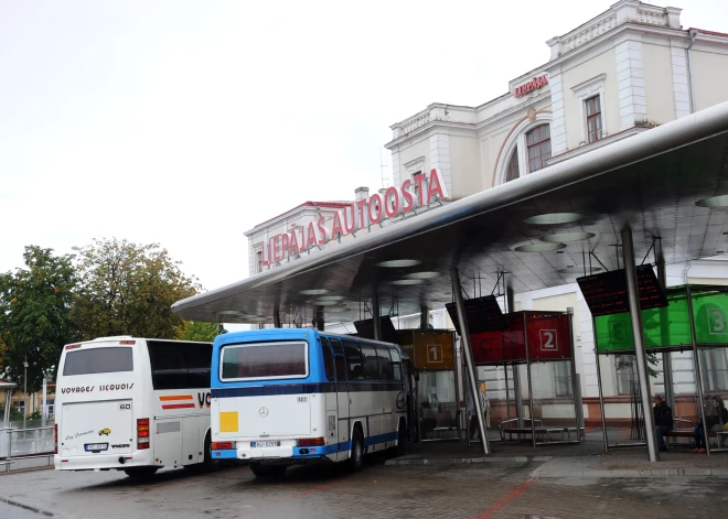 “Liepājas autobusu parks” šoferu trūkuma dēļ svētdien atceļ 14 reisus