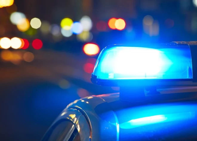 Cietumu pārvalde turpmāk drīkstēs izmantot zilo bākuguni ne tikai braucieniem uz slimnīcu