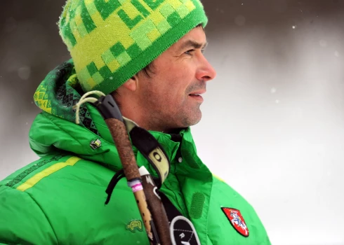 Februāra vidū pasaules biatlona čempionātā starp Brici un Rastogujevu izcēlies konflikts par to, ka biatlonistam servisa komandas pārstāvis esot nozadzis slēpes.