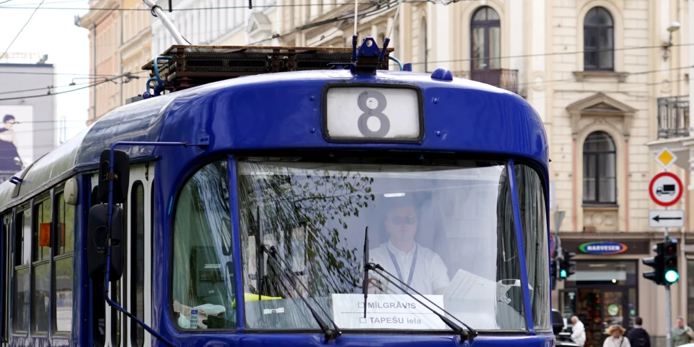 8. maršruta tramvajs "Mīlgrāvis - Tapešu iela".