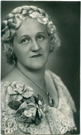 Elfrīda Pakule.