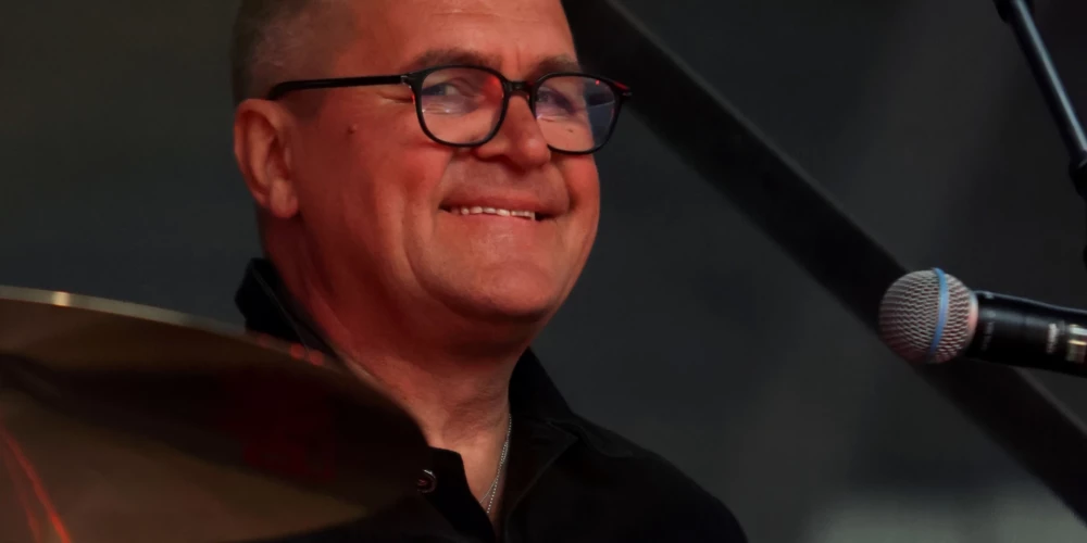 Mūziķis un mūzikas izdevējs Guntars Račs, kas nesen Skrundā publiku sajūsmināja festivālā “Roks par brīvību”, līdz šim sevi pozicionēja kā tēvs tikai vienai atvasei – meitai Odrijai Aleksandrai, kas dzimusi laulībā ar sievu Sintiju Jenerti.