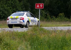 Cēsu novadā policija aptur smagi piedzērušos autobusa šoferi. Pie šādām promilēm citi neturas kājās
