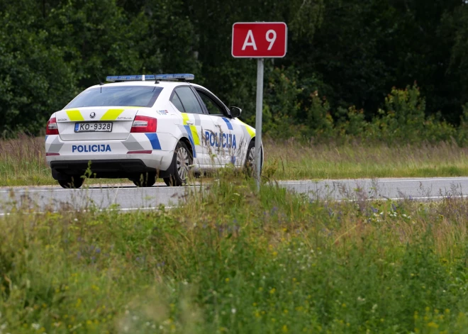 Cēsu novadā policija aptur smagi piedzērušos autobusa šoferi. Ar šādām promilēm citi neturas kājās