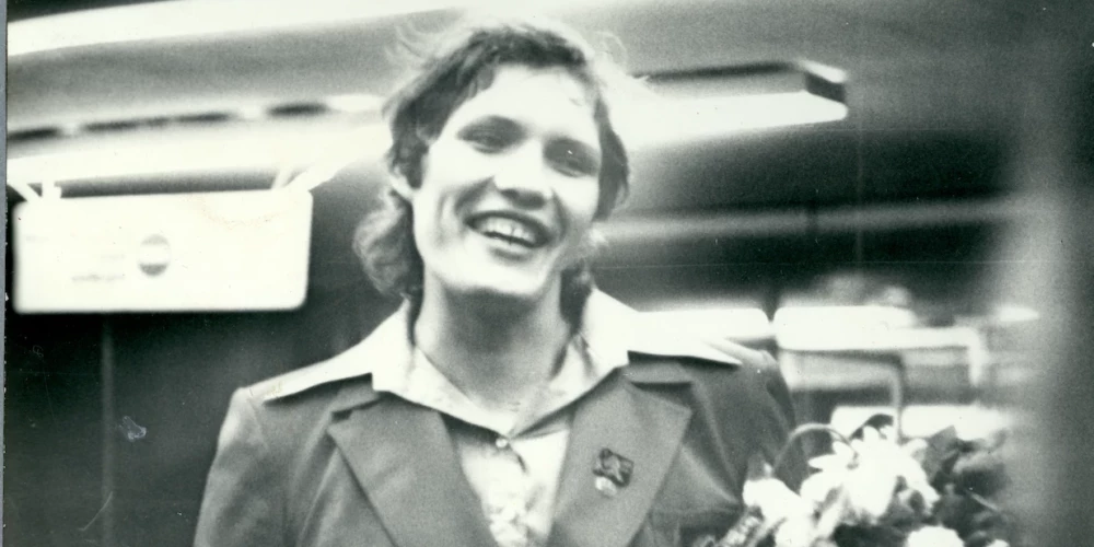 Uļjana Semjonova pēc atgriešanās no 1976. gada vasaras olimpiskajām spēlēm Monreālā. (Foto: Sporta muzejs un Valsts Kinofotofonodokumentu arhīvs, Vladimirs Nikolajevs, Zigurds Mežavilks)