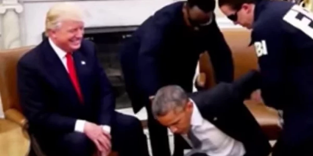 Tramps laimīgs vēro, kā arestē Obamu (ekrānuzņēmums no mākslīgā intelekta radītā video)