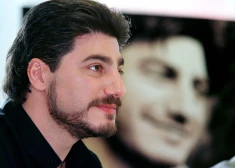 Igaunijas Nacionālā opera pārtrauc sadarbību ar slaveno argentīniešu operas mākslinieku Hosē Kuru, jo viņš turpina uzstāties Krievijā