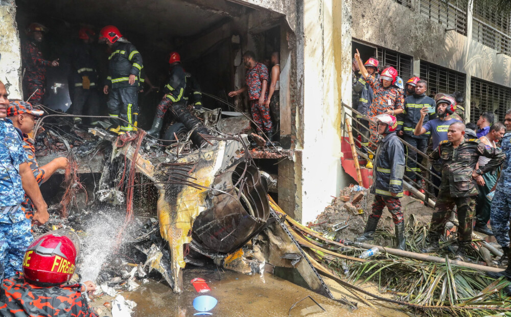 Bangladešas kara lidmašīna ietriecas skolas ēkā, daudzi bojā gājušie