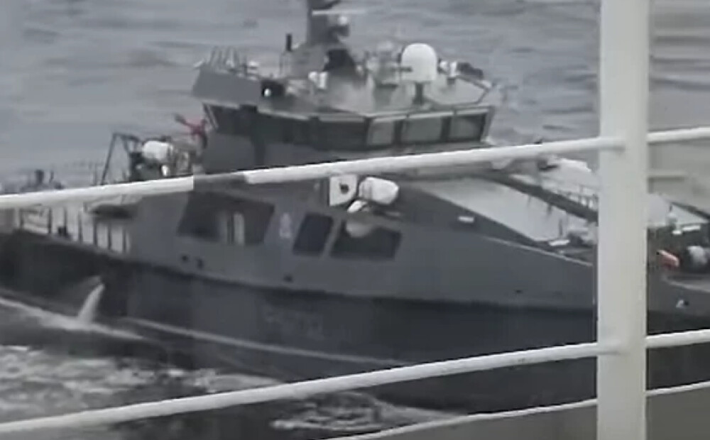 Lielbritānija nosaka sankcijas vēl 135 Krievijas "ēnu flotes" tankkuģiem; nesen Krievija ar iznīcinātāju aizsargāja šādu kuģi no igauņiem