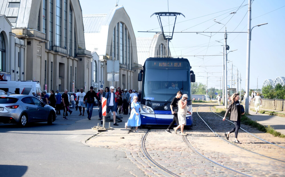 Grozīts Rīgas 7.tramvaja maršruts. Pie vainas pārmijas bojājums