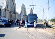 Grozīts Rīgas 7.tramvaja maršruts. Pie vainas pārmijas bojājums 