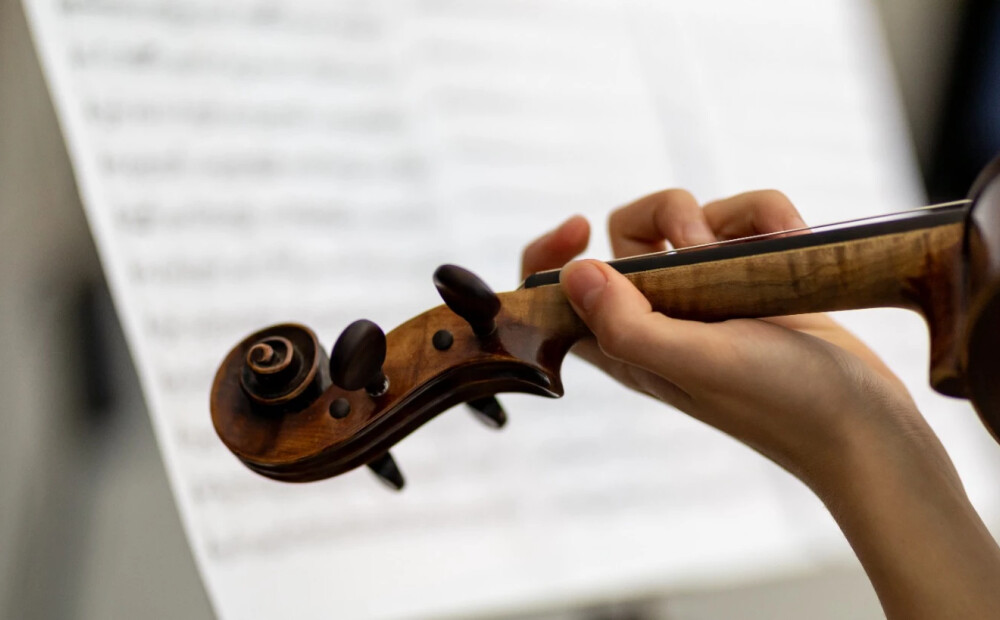 Vijoles skolotājs stāsies tiesas priekšā par seksuālu vardarbību pret audzēkni