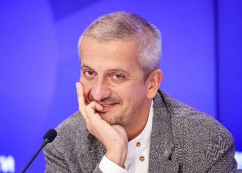 Константину Богомолову вручили почетное звание "Заслуженный деятель искусств". 